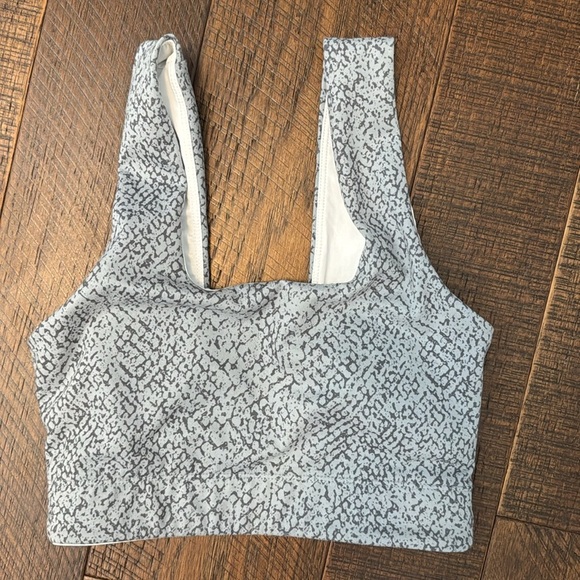 Varley Women’s Bundle of Leggings and Sports Bras Set of 4 - Picture 4 of 11